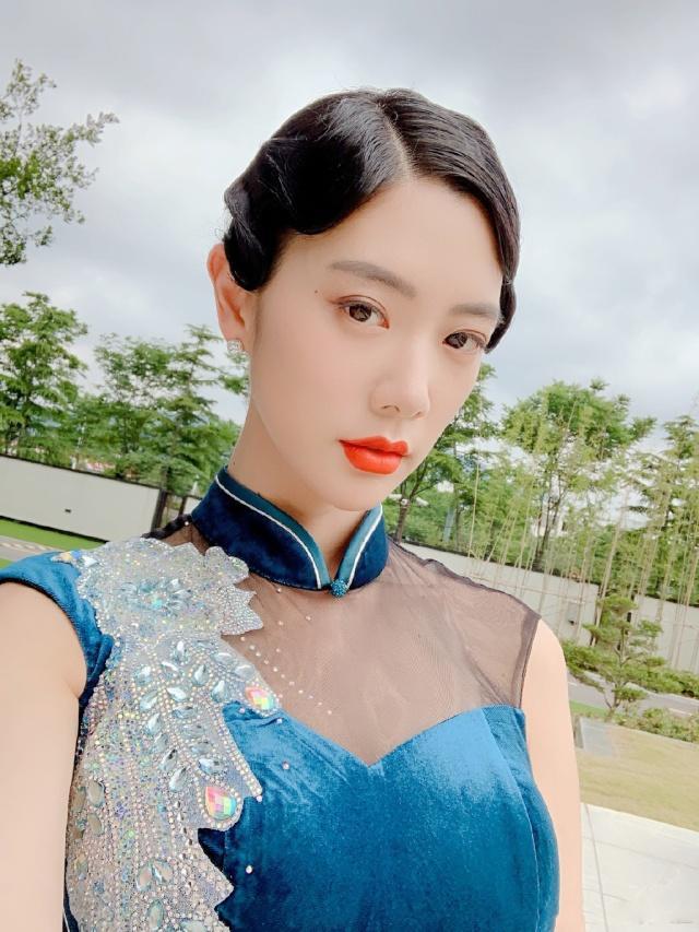222间房主播跳舞 手枪与玫瑰